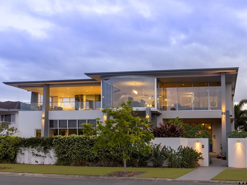 18 Portsmouth Place, Raby Bay QLD 4163