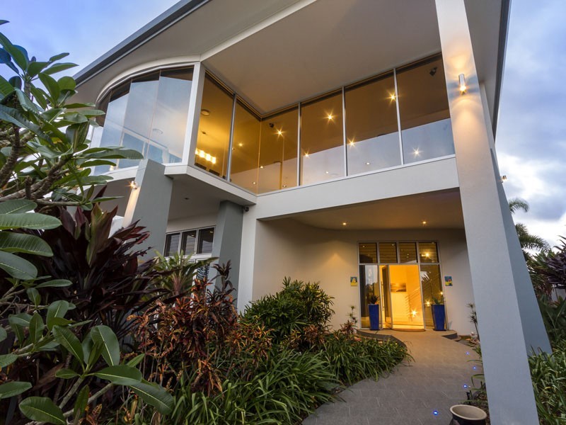 18 Portsmouth Place, Raby Bay QLD 4163