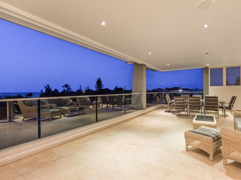 18 Portsmouth Place, Raby Bay QLD 4163