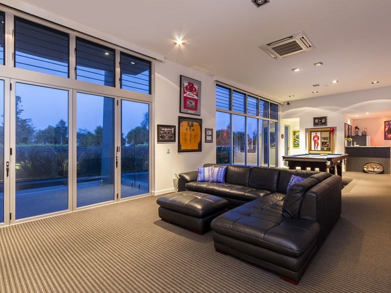 18 Portsmouth Place, Raby Bay QLD 4163