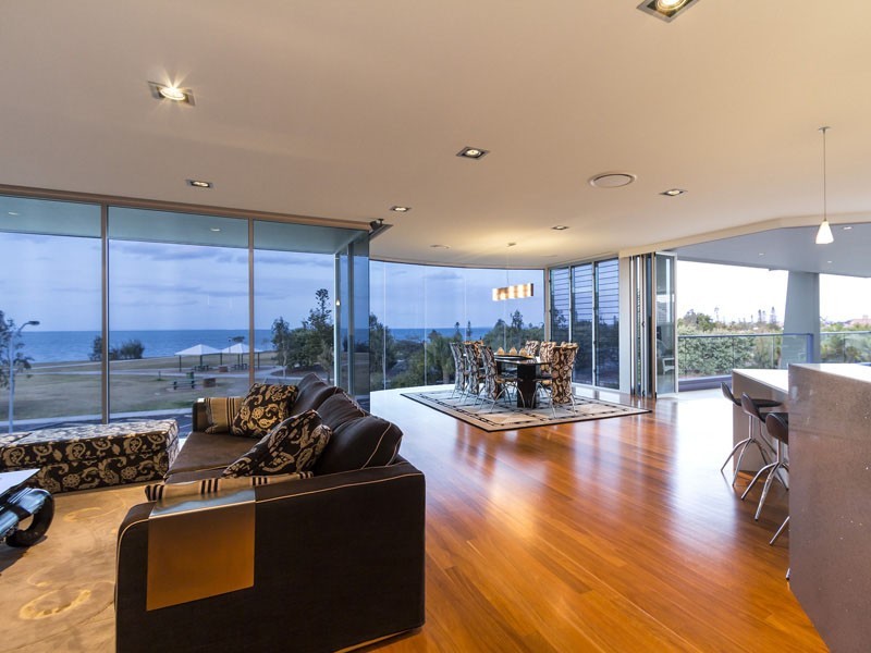 18 Portsmouth Place, Raby Bay QLD 4163