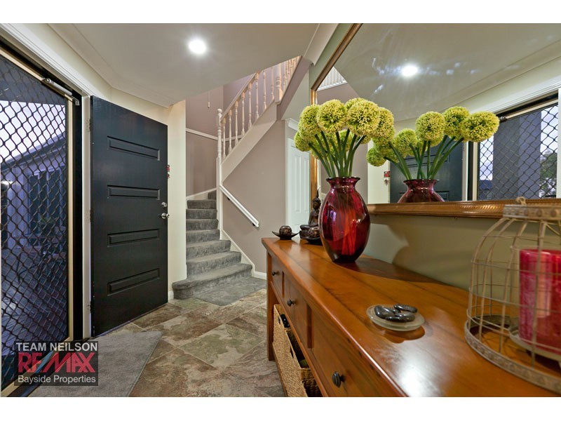 6 Brampton Close, Redland Bay QLD 4165