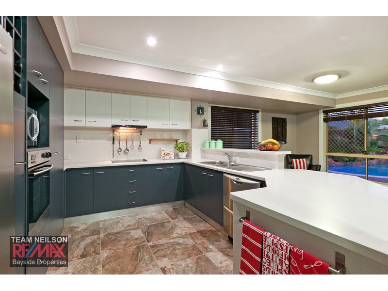 6 Brampton Close, Redland Bay QLD 4165