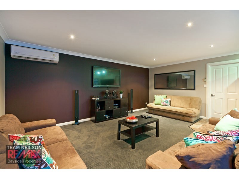 6 Brampton Close, Redland Bay QLD 4165