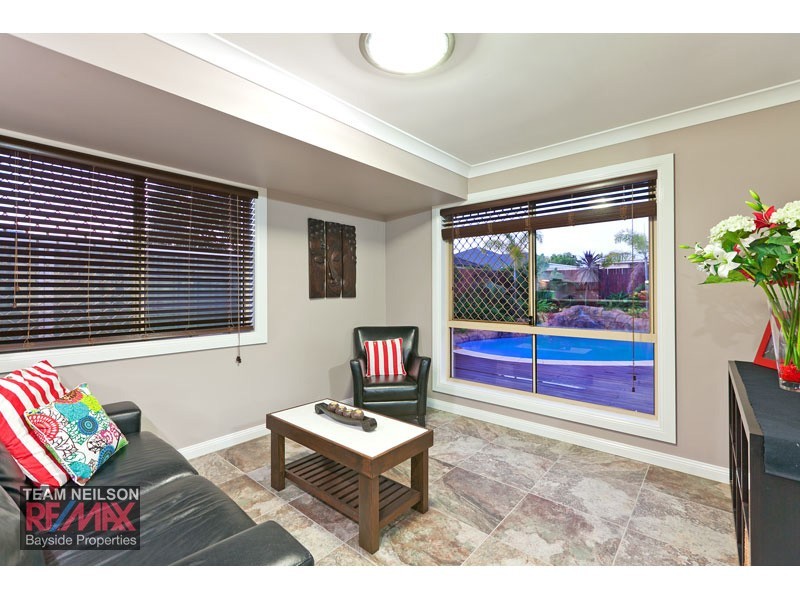 6 Brampton Close, Redland Bay QLD 4165