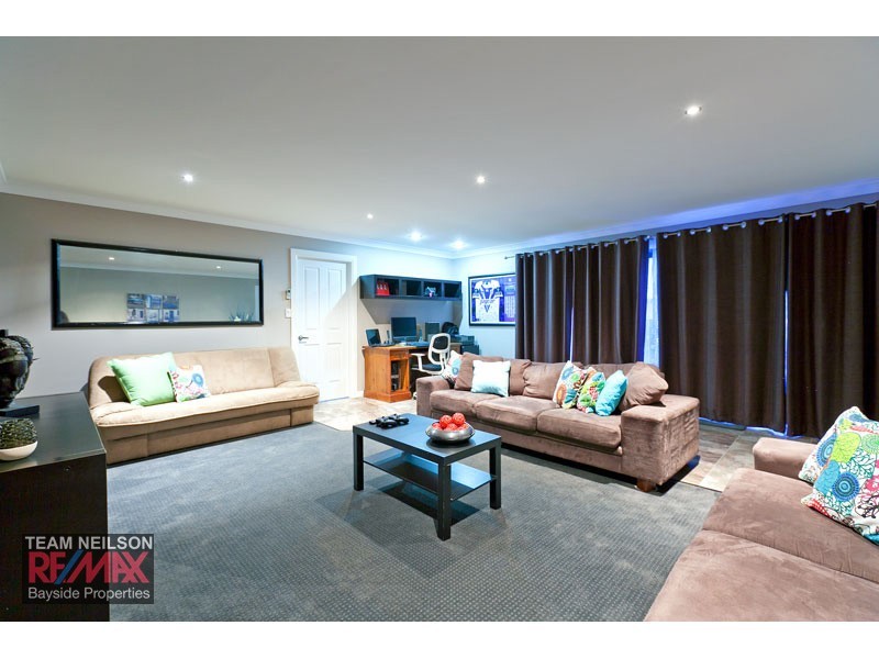 6 Brampton Close, Redland Bay QLD 4165