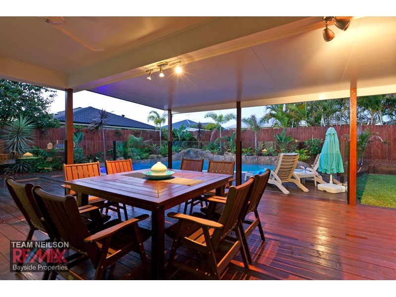 6 Brampton Close, Redland Bay QLD 4165