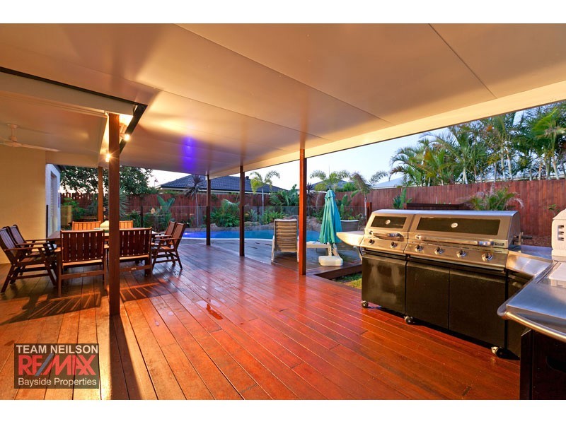 6 Brampton Close, Redland Bay QLD 4165