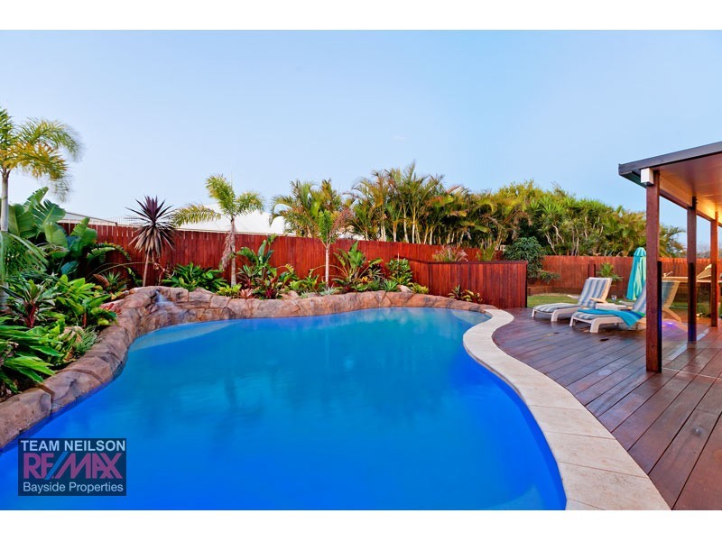 6 Brampton Close, Redland Bay QLD 4165