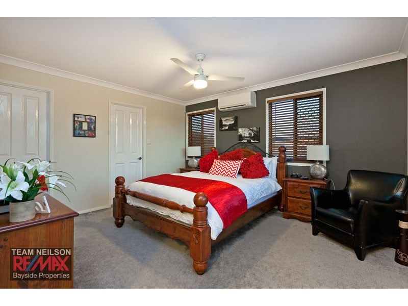 6 Brampton Close, Redland Bay QLD 4165