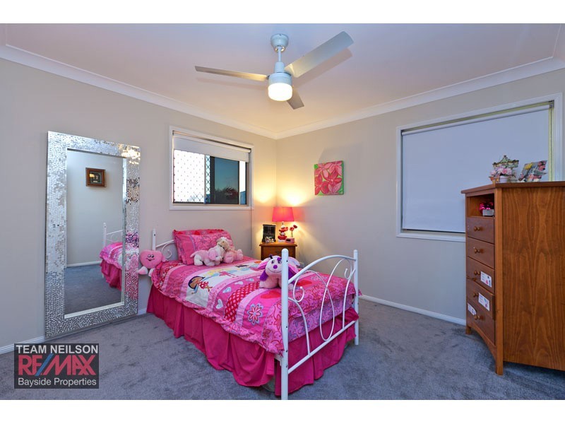 6 Brampton Close, Redland Bay QLD 4165