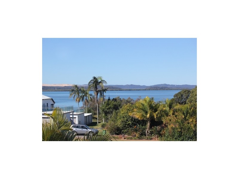 32 Wilson Esplanade, Redland Bay QLD 4165