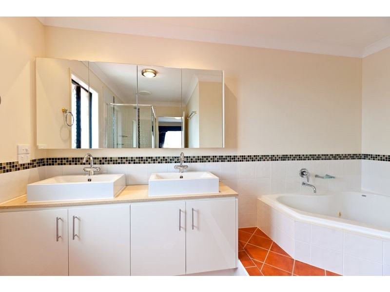 14 Wilohurst Drive, Redland Bay QLD 4165