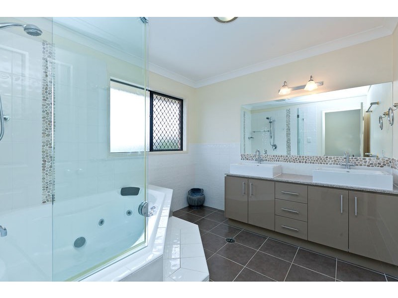 14 Wilohurst Drive, Redland Bay QLD 4165