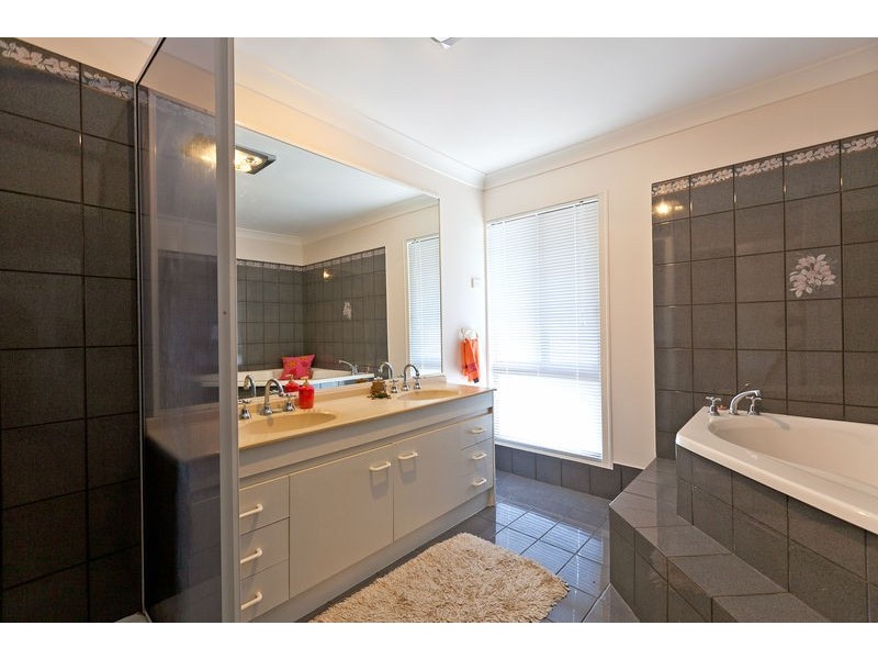 13 Banksia Street, Redland Bay QLD 4165