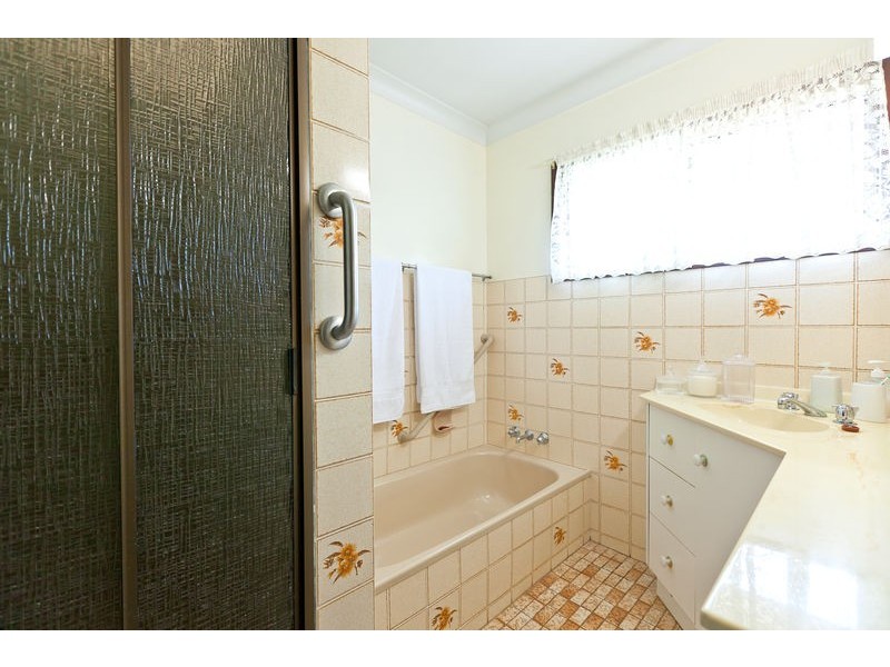 25-27 Bay Street, Redland Bay QLD 4165