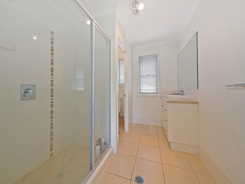 4 SHEARWATER STREET, Cleveland QLD 4163