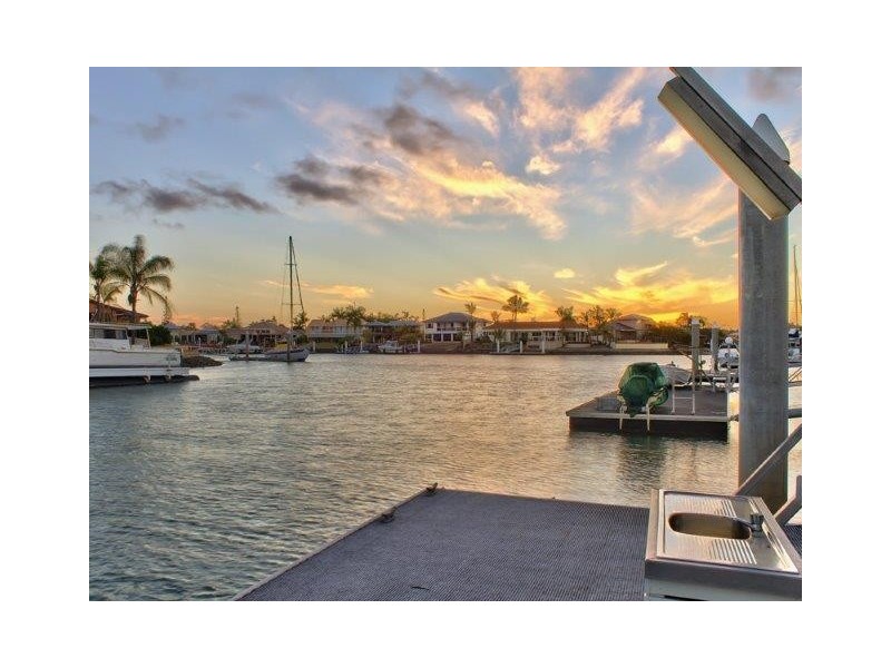 101 Masthead Dr, Raby Bay QLD 4163