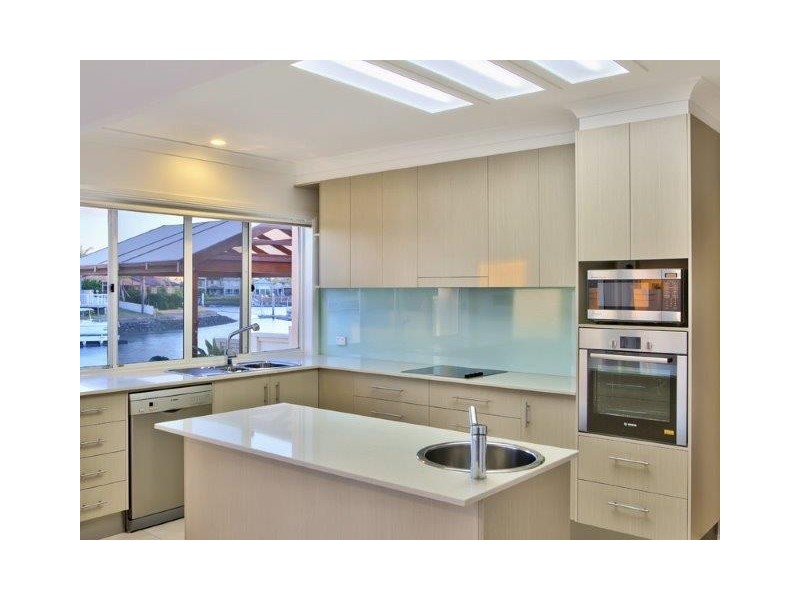 101 Masthead Dr, Raby Bay QLD 4163
