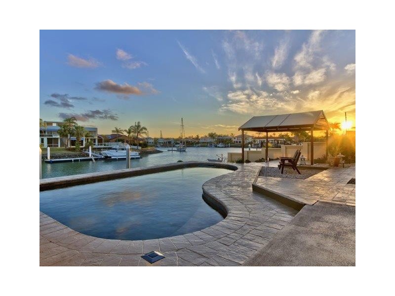 101 Masthead Dr, Raby Bay QLD 4163
