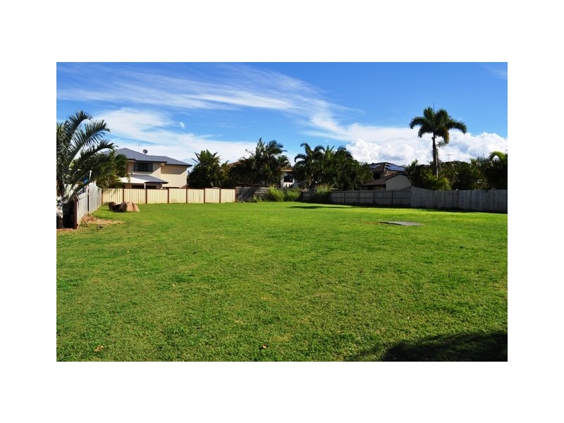 8 Waterfront Pl, Redland Bay QLD 4165