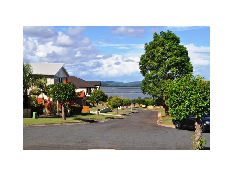 8 Waterfront Pl, Redland Bay QLD 4165