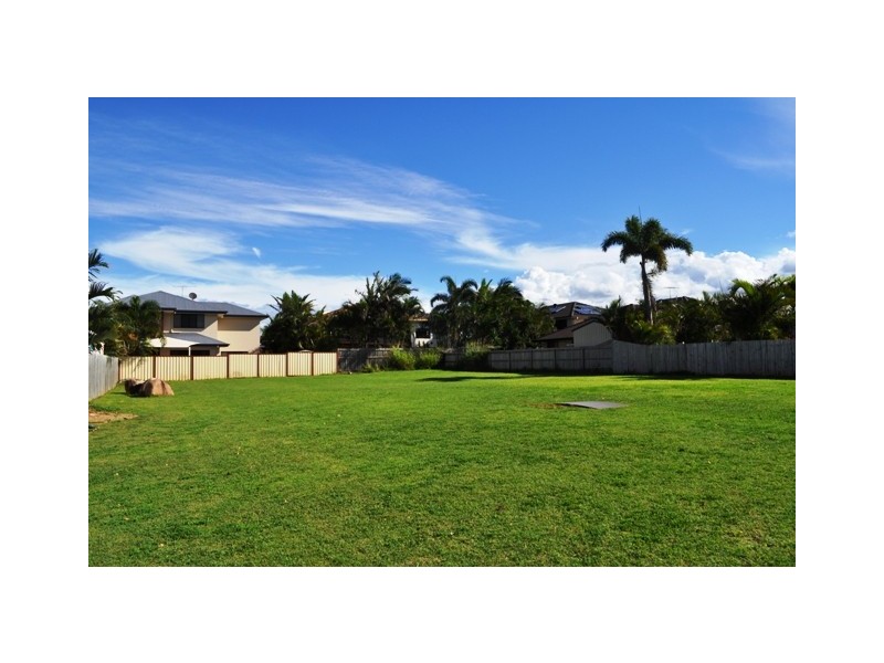 8 Waterfront Pl, Redland Bay QLD 4165