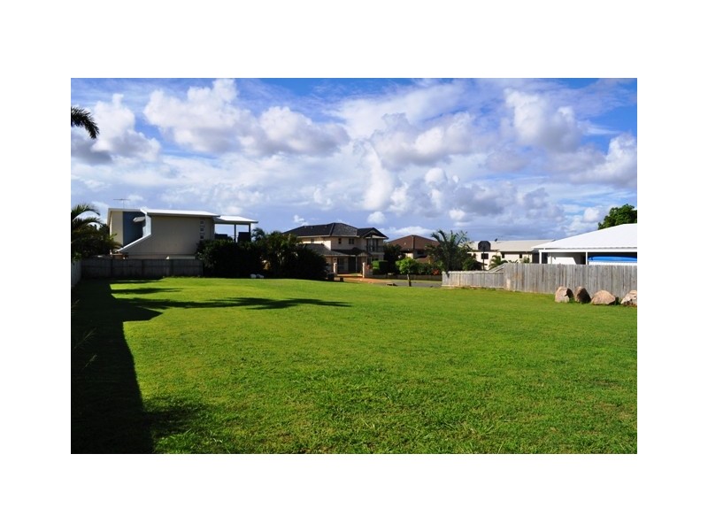 8 Waterfront Pl, Redland Bay QLD 4165