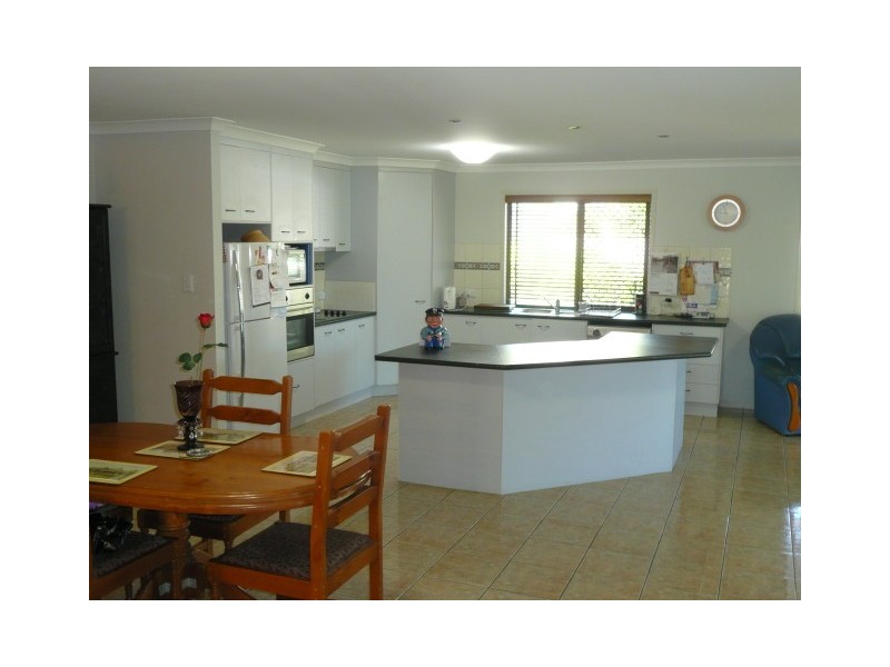 24 Bournda Close, Parkinson QLD 4115