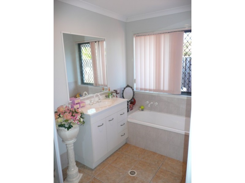 24 Bournda Close, Parkinson QLD 4115