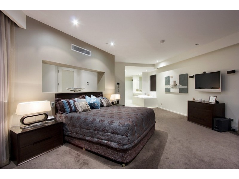 21  Cypress Avenue, Surfers Paradise QLD 4217