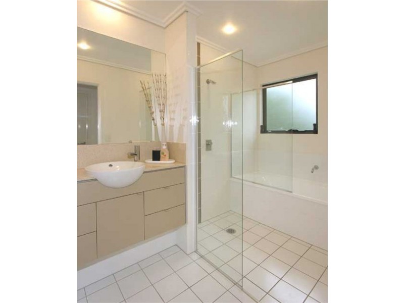 20a Manning, Milton QLD 4064