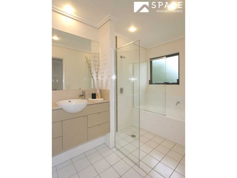 20a Manning, Milton QLD 4064