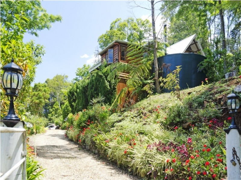 4 Ted Street, Mount Glorious QLD 4520