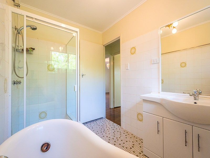 1 Manitzky, Tamborine Mountain QLD 4272