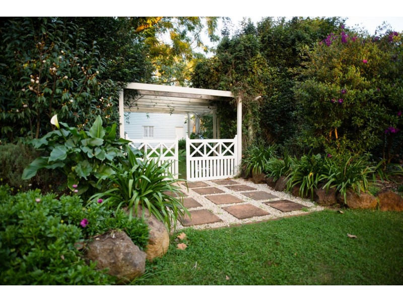 216 to 226 Cnr Curtis and Long Rd, Tamborine Mountain QLD 4272