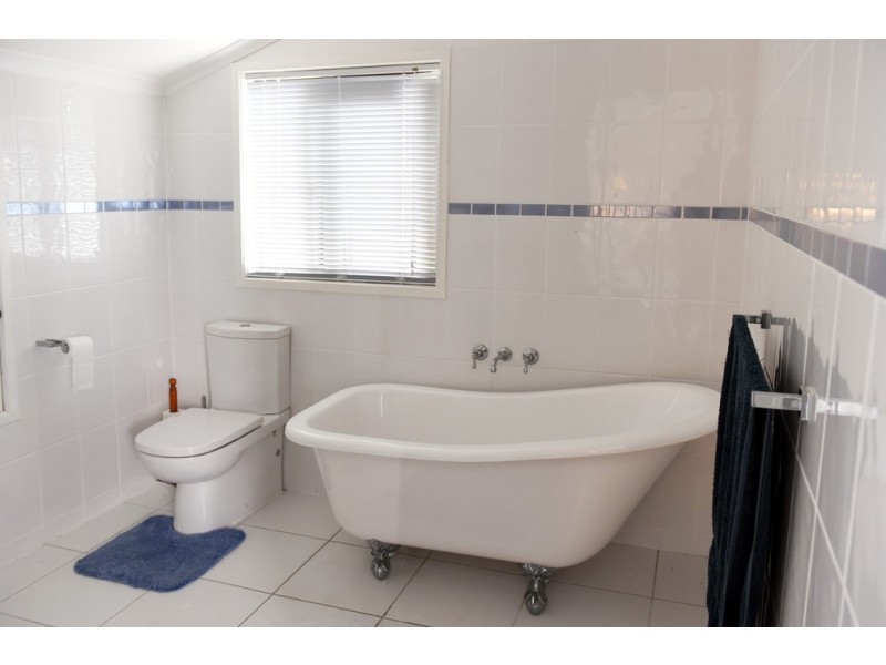25 Sumba Court, Tamborine Mountain QLD 4272