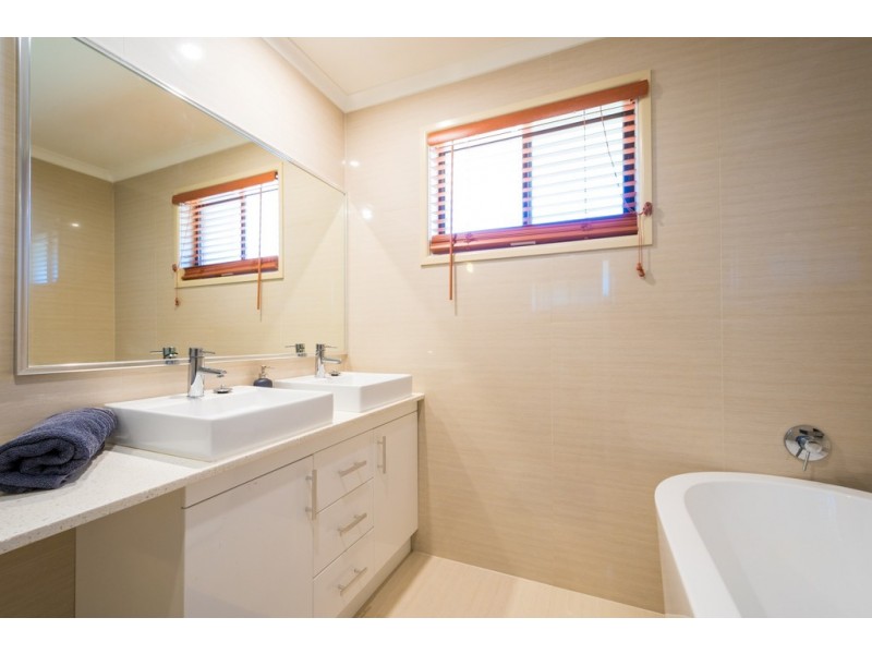 9 to 11 Arenga, Tamborine Mountain QLD 4272