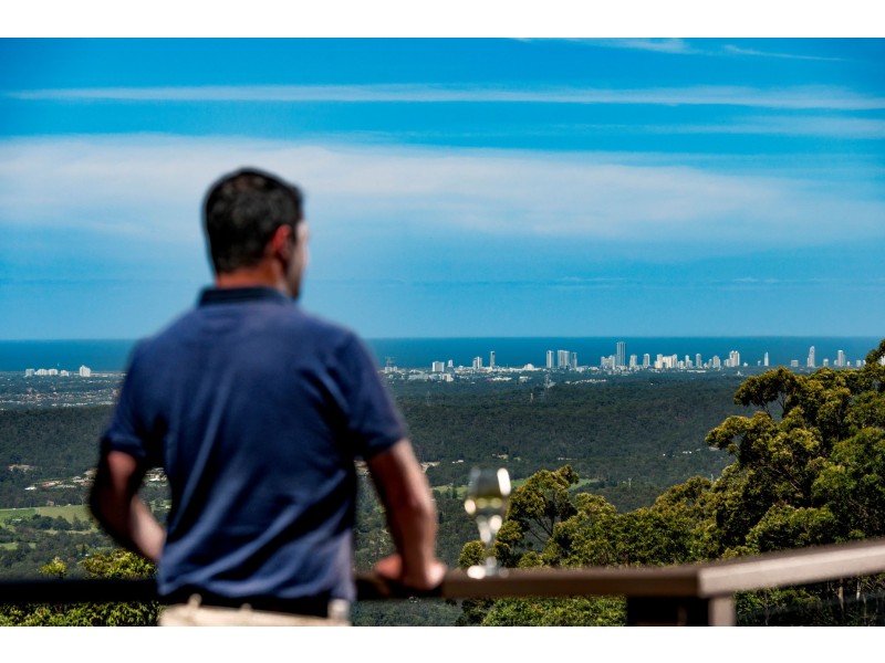 32 Carey Parade, Tamborine Mountain QLD 4272