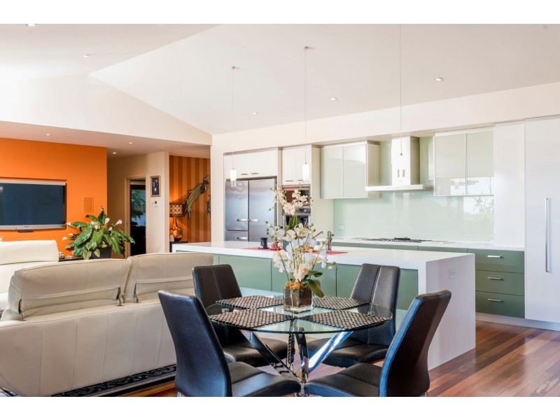 32 Carey Parade, Tamborine Mountain QLD 4272