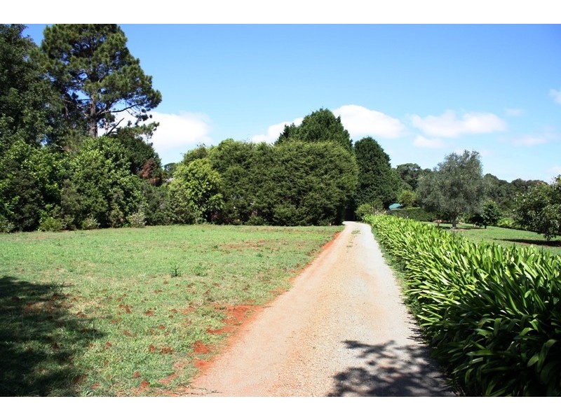 264 Long Rd, North Tamborine QLD 4272