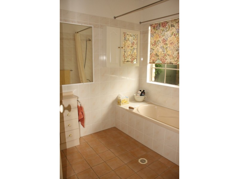 16 Griffith St, North Tamborine QLD 4272