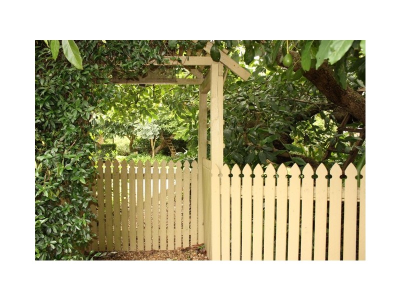 16 Griffith St, North Tamborine QLD 4272