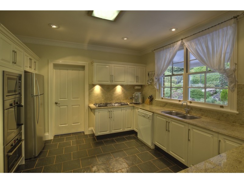 90 Main Western Rd, North Tamborine QLD 4272