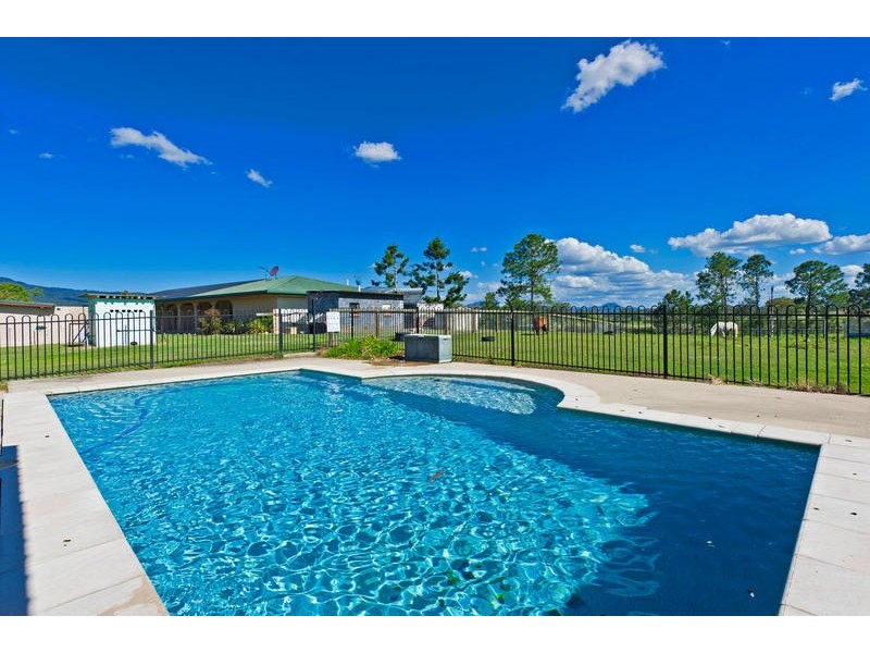 2 Larch rd, Tamborine QLD 4270