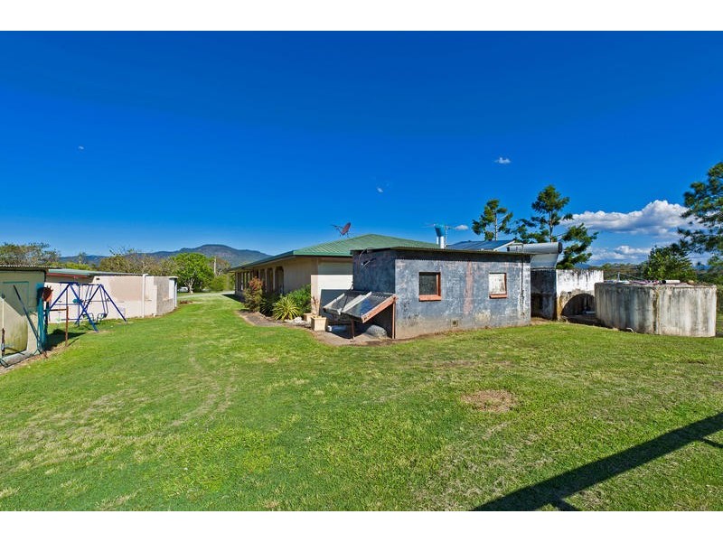 2 Larch rd, Tamborine QLD 4270