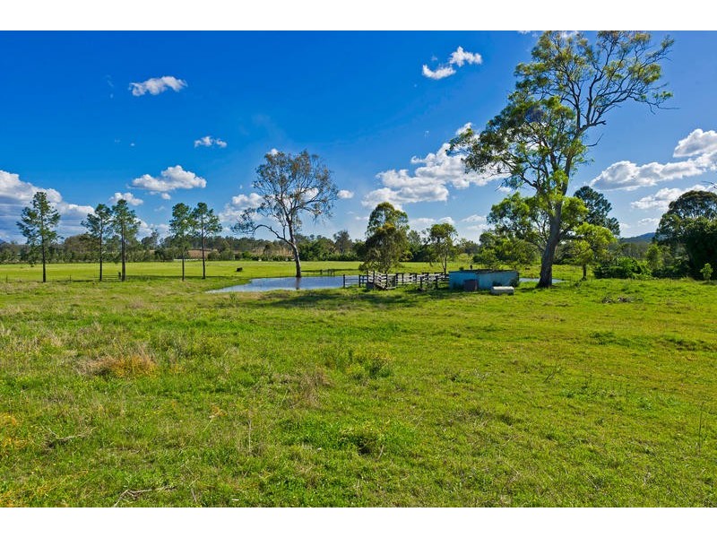 2 Larch rd, Tamborine QLD 4270