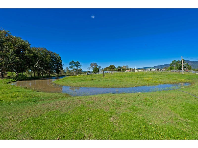 2 Larch rd, Tamborine QLD 4270