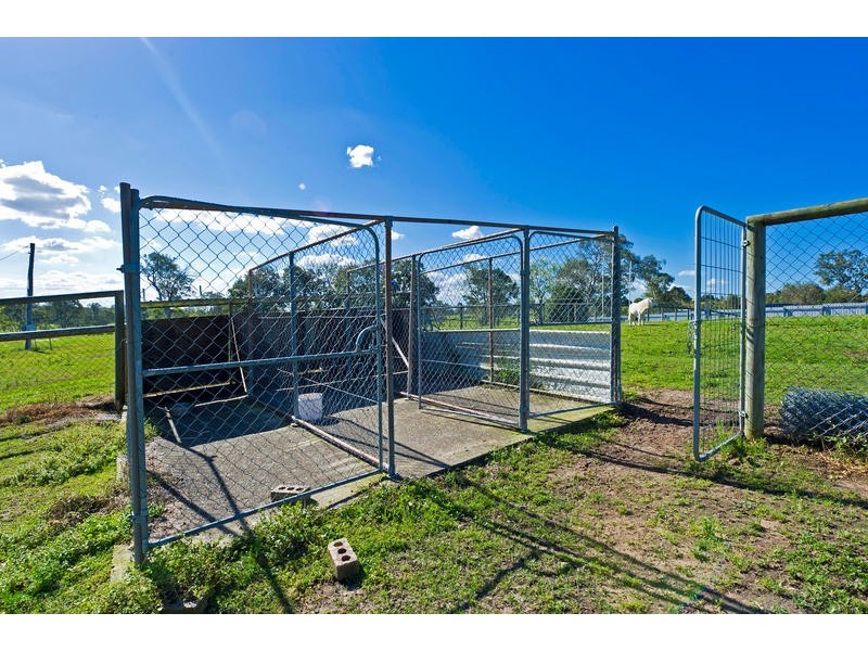2 Larch rd, Tamborine QLD 4270