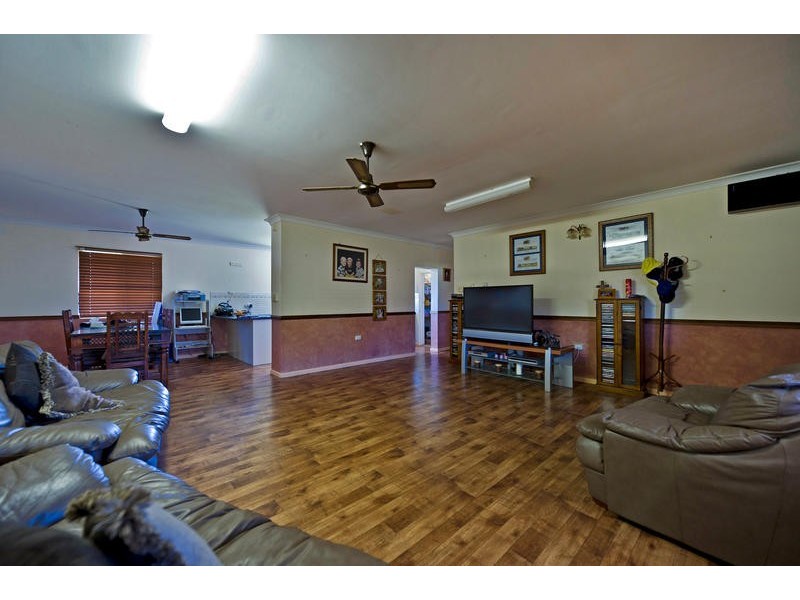 2 Larch rd, Tamborine QLD 4270